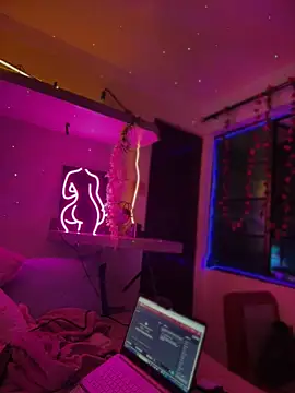 Snapshot of LoganPeny chatting on 12-03-25, 06:43 LoganPeny online show from 12-03-25, 06:43