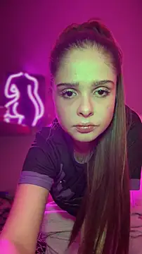 Snapshot of LoganPeny chatting on 12-14-25, 08:30 LoganPeny online show from 12-14-25, 08:30