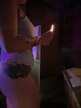 Snapshot of LoganPeny chatting on 12-21-25, 03:46 LoganPeny online show from 12-21-25, 03:46