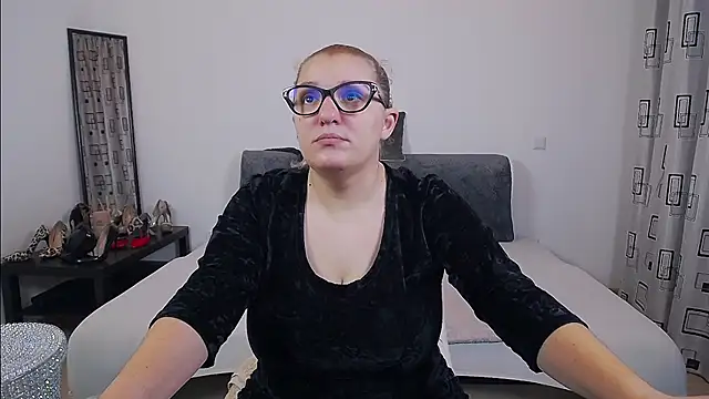 Snapshot of SharronAlexa chatting on 11-14-25, 12:26 SharronAlexa online show from 11-14-25, 12:26