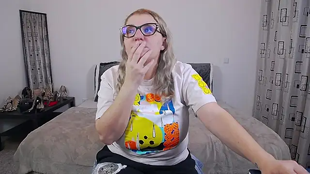 Snapshot of SharronAlexa chatting on 02-05-26, 11:15 SharronAlexa online show from 02-05-26, 11:15