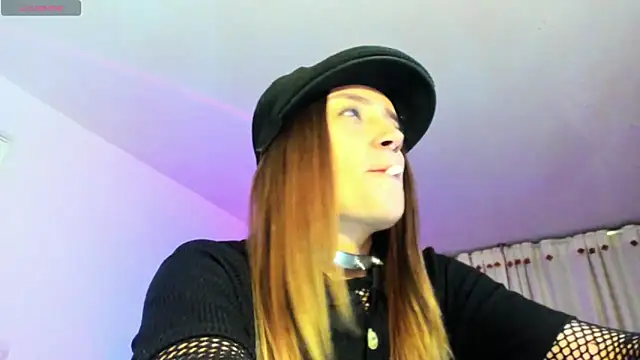 Snapshot of Hat_girl chatting on 09-11-25, 04:56 Hat girl online show from 09-11-25, 04:56