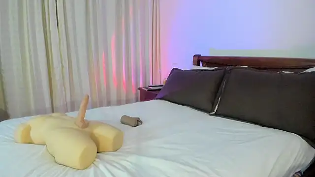 Hat girl online show from 09-30-25, 04:17