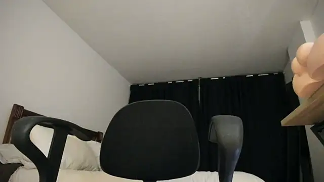 Hat girl online show from 02-21-26, 03:18