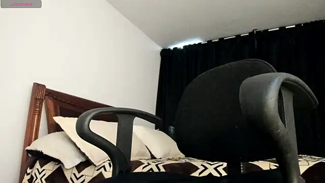 Hat girl online show from 05-12-26, 09:45