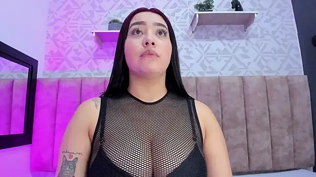 Snapshot of MelinaCruz chatting on 02-25-26, 12:15 MelinaCruz online show from 02-25-26, 12:15