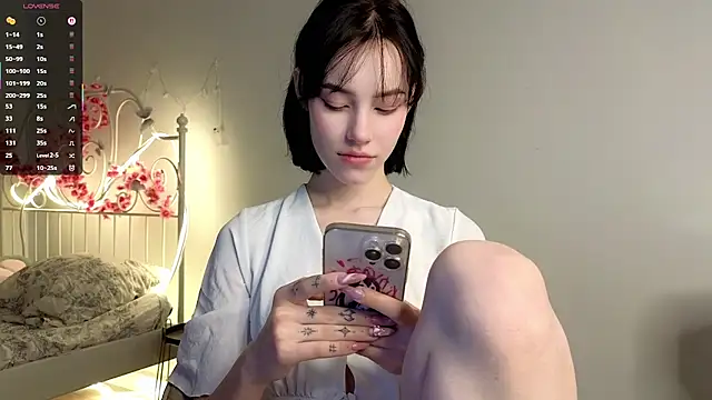 Snapshot of glamourr chatting on 10-14-25, 09:43 glamourr online show from 10-14-25, 09:43