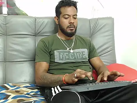 BladeFoxxx1 online show from 09-26-25, 03:38