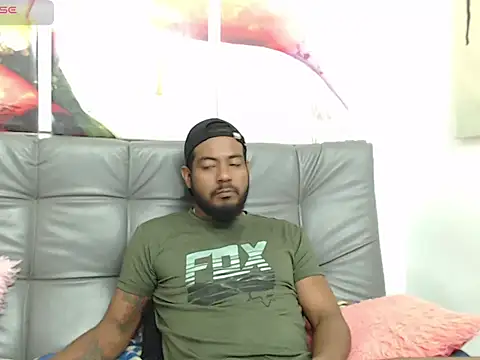 BladeFoxxx1 online show from 10-04-25, 08:56