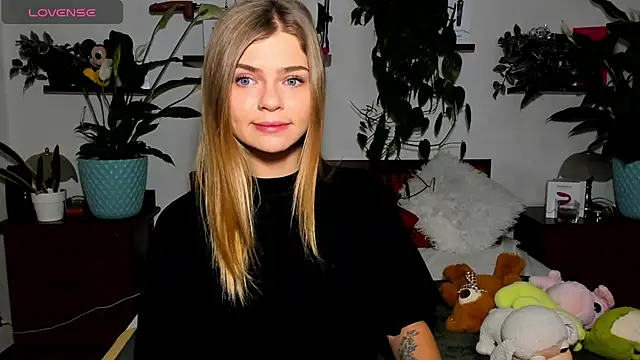 HaleyReedme online show from 11-24-25, 08:25