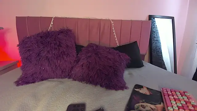 kitty-kryss online show from 02-19-26, 04:36