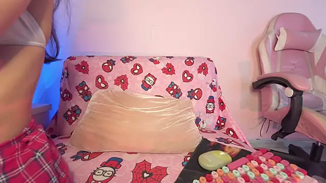 Snapshot of kitty-kryss chatting on 05-11-26, 02:34 kitty-kryss online show from 05-11-26, 02:34
