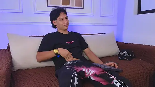 Snapshot of Stone_grey1_ chatting on 06-09-26, 01:28 Stone grey1 online show from 06-09-26, 01:28