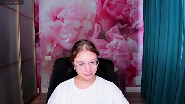 AngelinaLow online show from 10-01-25, 11:27