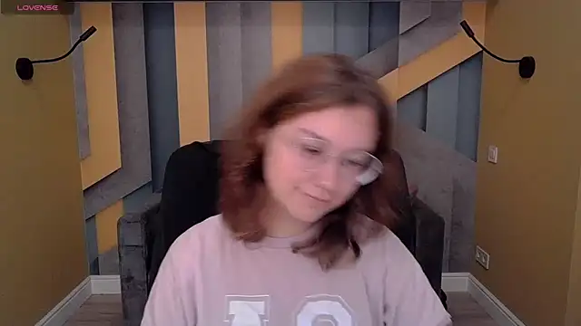 AngelinaLow online show from 11-16-25, 06:41