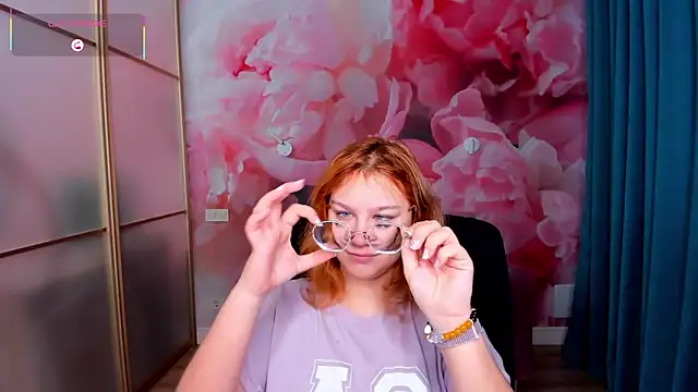 AngelinaLow online show from 12-20-25, 06:31