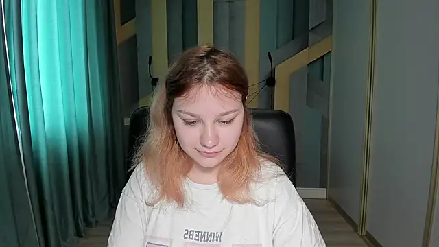 AngelinaLow online show from 04-30-26, 11:27
