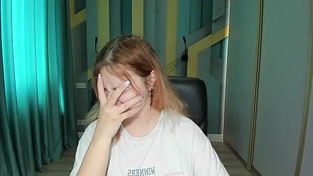 AngelinaLow online show from 05-04-26, 11:28