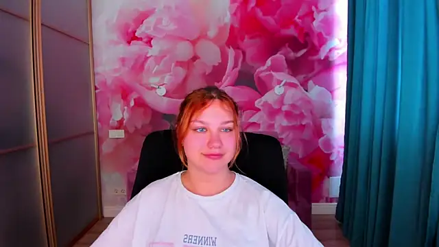 AngelinaLow online show from 05-05-26, 11:29