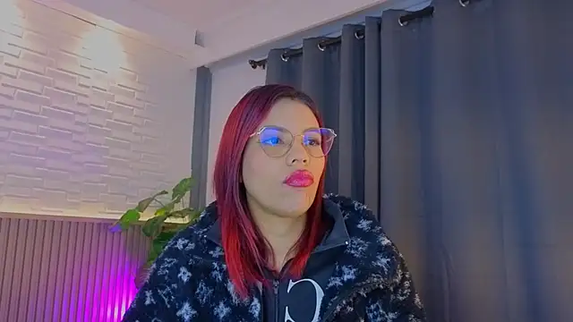 Snapshot of TiffanyWalk chatting on 10-09-25, 10:35 TiffanyWalk online show from 10-09-25, 10:35