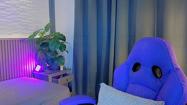 TiffanyWalk online show from 10-10-25, 10:47