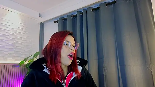 Snapshot of TiffanyWalk chatting on 10-15-25, 10:48 TiffanyWalk online show from 10-15-25, 10:48