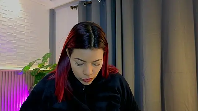 Snapshot of TiffanyWalk chatting on 10-18-25, 11:00 TiffanyWalk online show from 10-18-25, 11:00