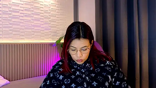 Snapshot of TiffanyWalk chatting on 10-24-25, 11:28 TiffanyWalk online show from 10-24-25, 11:28