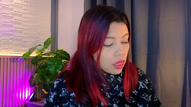 Snapshot of TiffanyWalk chatting on 11-10-25, 10:47 TiffanyWalk online show from 11-10-25, 10:47