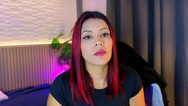 Snapshot of TiffanyWalk chatting on 11-14-25, 11:42 TiffanyWalk online show from 11-14-25, 11:42