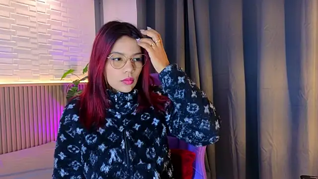 Snapshot of TiffanyWalk chatting on 11-15-25, 10:45 TiffanyWalk online show from 11-15-25, 10:45