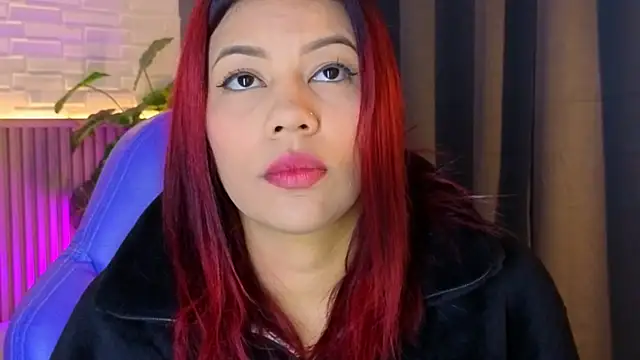 Snapshot of TiffanyWalk chatting on 11-21-25, 11:09 TiffanyWalk online show from 11-21-25, 11:09