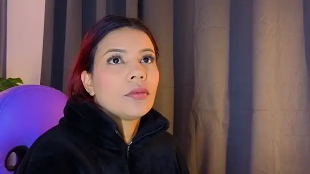 Snapshot of TiffanyWalk chatting on 11-26-25, 10:38 TiffanyWalk online show from 11-26-25, 10:38