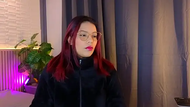 Snapshot of TiffanyWalk chatting on 11-28-25, 10:51 TiffanyWalk online show from 11-28-25, 10:51