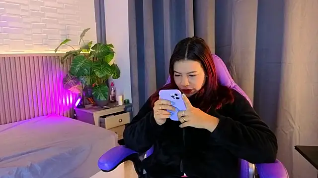 Snapshot of TiffanyWalk chatting on 11-29-25, 10:51 TiffanyWalk online show from 11-29-25, 10:51