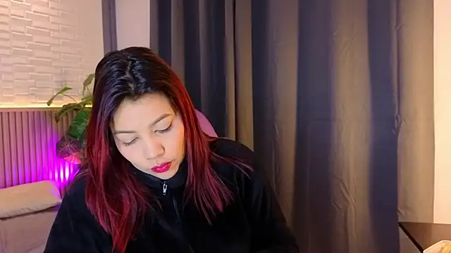 Snapshot of TiffanyWalk chatting on 12-02-25, 10:53 TiffanyWalk online show from 12-02-25, 10:53