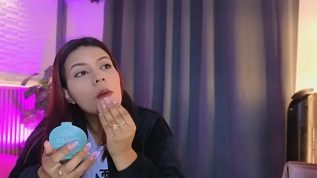 Snapshot of TiffanyWalk chatting on 12-15-25, 10:41 TiffanyWalk online show from 12-15-25, 10:41