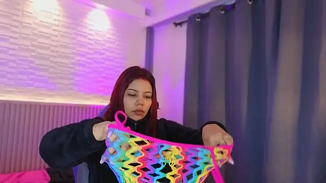 Snapshot of TiffanyWalk chatting on 12-16-25, 11:37 TiffanyWalk online show from 12-16-25, 11:37