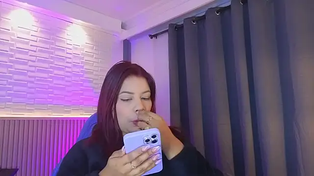 Snapshot of TiffanyWalk chatting on 12-19-25, 10:44 TiffanyWalk online show from 12-19-25, 10:44