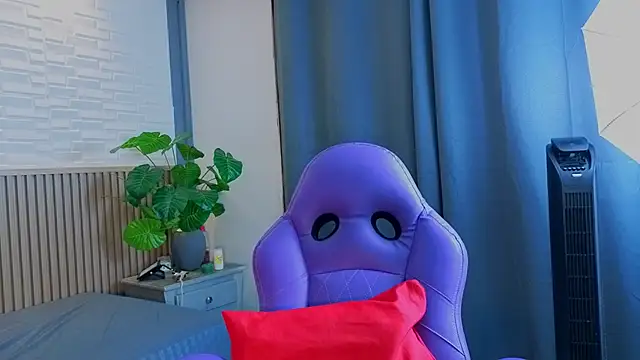 Snapshot of TiffanyWalk chatting on 02-26-26, 12:37 TiffanyWalk online show from 02-26-26, 12:37