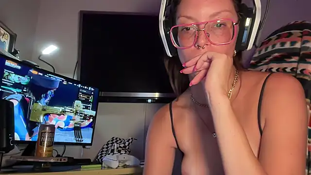 SpaceCowWhore online show from 09-12-25, 01:38