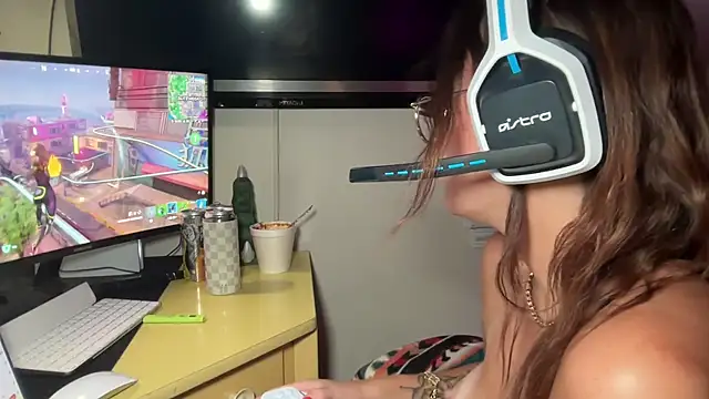 SpaceCowWhore online show from 09-29-25, 01:11