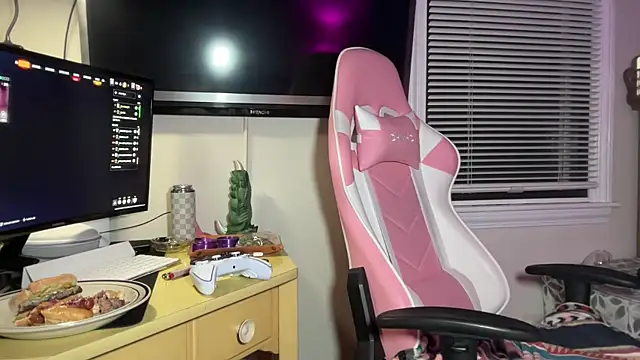 SpaceCowWhore online show from 10-01-25, 12:05