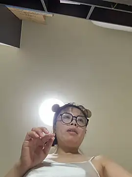 Snapshot of aa520uv chatting on 06-26-26, 06:18 aa520uv online show from 06-26-26, 06:18