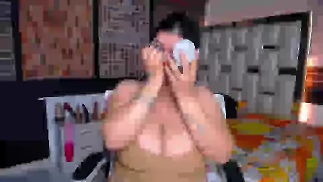 kriss sweetboobs10 online show from 09-18-25, 06:54