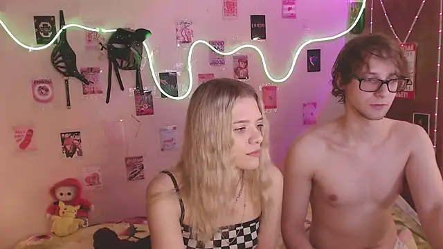 Your Horny Friends online show from 10-17-25, 01:25