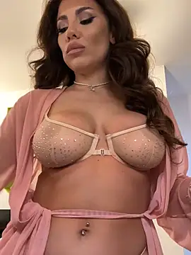 Snapshot of CelineReys chatting on 10-07-25, 05:32 CelineReys online show from 10-07-25, 05:32