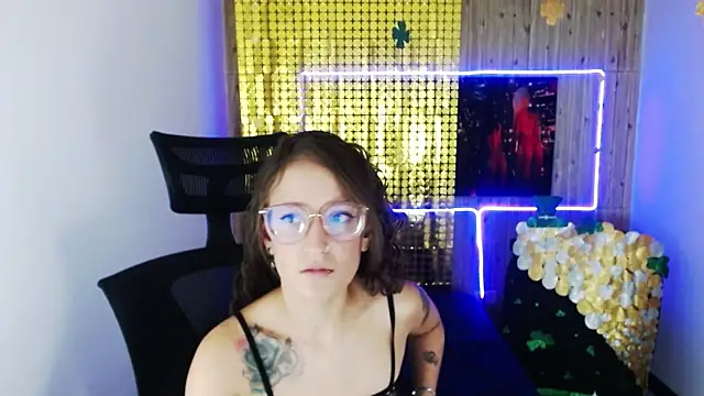 Snapshot of perla_purpura chatting on 03-15-25, 01:40 perla purpura online show from 03-15-25, 01:40