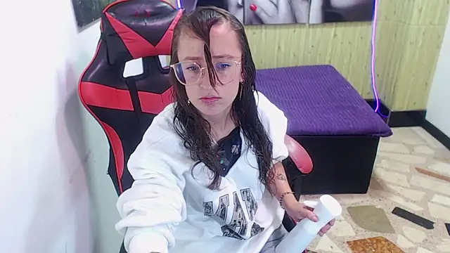 Snapshot of perla_purpura chatting on 09-18-25, 01:13 perla purpura online show from 09-18-25, 01:13