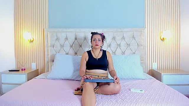 Hera goddesss online show from 09-22-25, 07:16